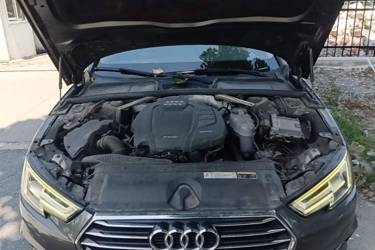 Used Audi A4L 2019 40 TFSI Ambition China VI Engine Bay