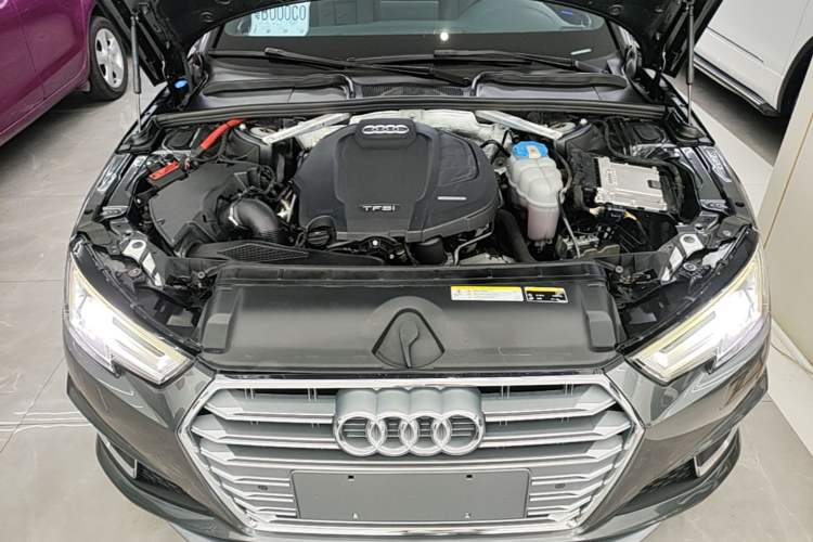 Used Audi A4L 2019 40 TFSI Fashion Edition China VI Emission Standard Engine Bay