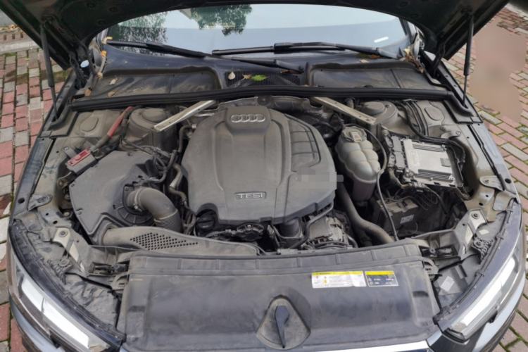 Used Audi A4L 2019 40 TFSI Ambition China VI Engine Bay