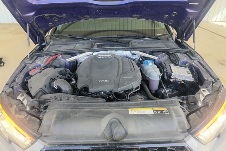 Used Audi A4L 2019 40 TFSI Fashion Edition China VI Emission Standard Engine Bay