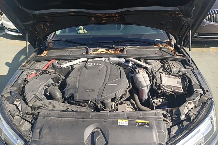 Used Audi A4L 2019 40 TFSI Fashion Edition China VI Emission Standard Engine Bay