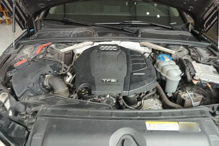 Used Audi A4L 2019 40 TFSI Ambition China VI Engine Bay