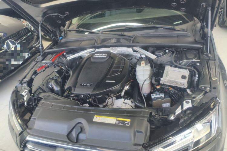 Used Audi A4L 2019 40 TFSI Fashion Edition China VI Emission Standard Engine Bay