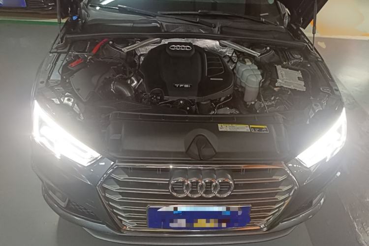 Used Audi A4L 2019 40 TFSI Fashion Edition China VI Emission Standard Engine Bay