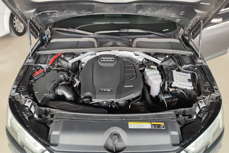Used Audi A4L 2019 40 TFSI Sporty Version China VI Engine Bay