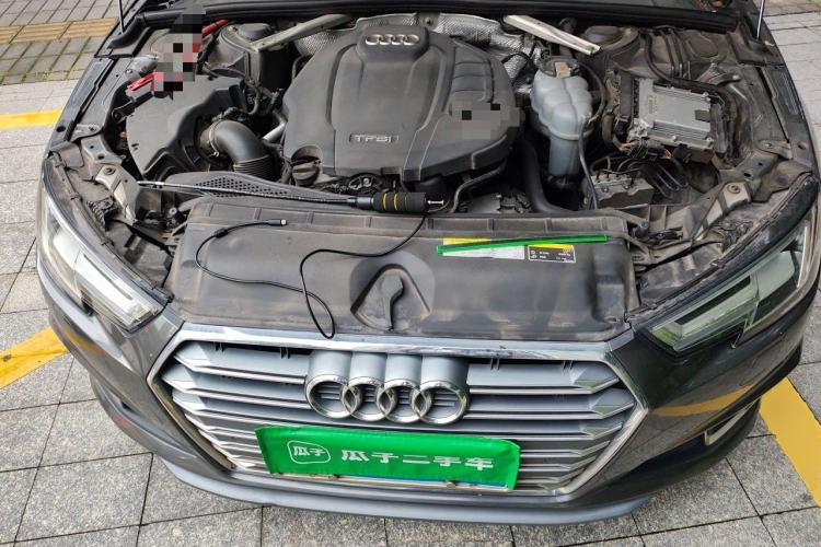 Used Audi A4L 2019 40 TFSI Fashion Edition China VI Emission Standard Engine Bay