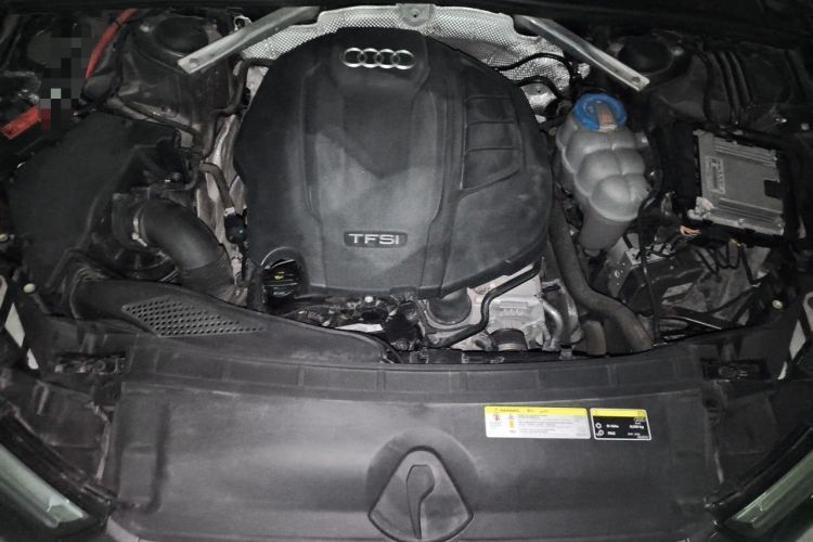 Used Audi A4L 2019 40 TFSI Fashion Edition China VI Emission Standard Engine Bay