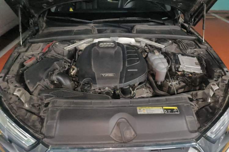 Used Audi A4L 2019 40 TFSI Fashion Edition China VI Emission Standard Engine Bay