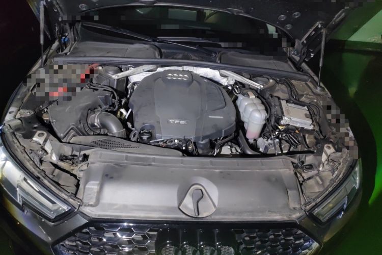 Used Audi A4L 2019 40 TFSI Fashion Edition China VI Emission Standard Engine Bay