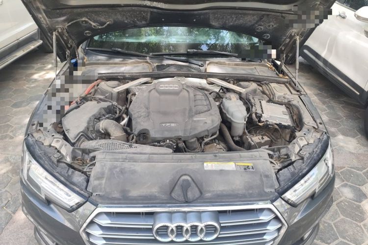 Used Audi A4L 2019 40 TFSI Fashion Edition China VI Emission Standard Engine Bay