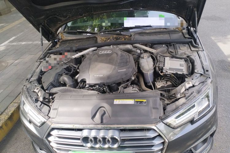 Used Audi A4L 2019 40 TFSI Fashion Edition China VI Emission Standard Engine Bay