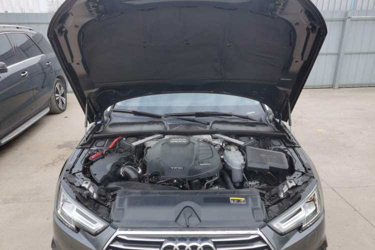 Used Audi A4L 2019 40 TFSI Ambition China VI Engine Bay