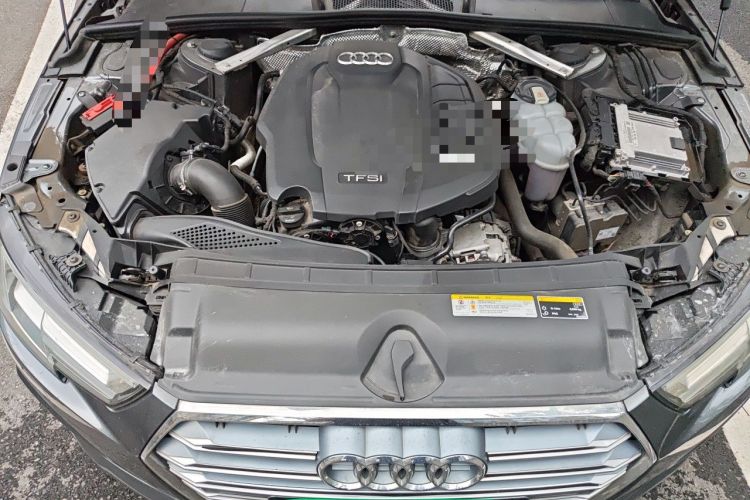 Used Audi A4L 2019 40 TFSI Fashion Edition China VI Emission Standard Engine Bay
