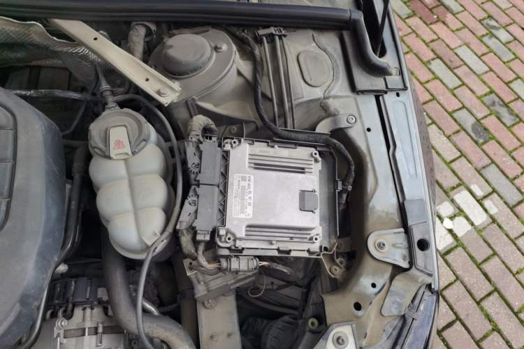 Used Audi A4L 2019 40 TFSI Ambition China VI Engine Bay Left
