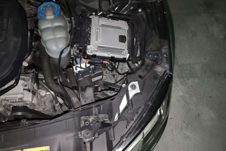 Used Audi A4L 2019 40 TFSI Fashion Edition China VI Emission Standard Engine Bay Left
