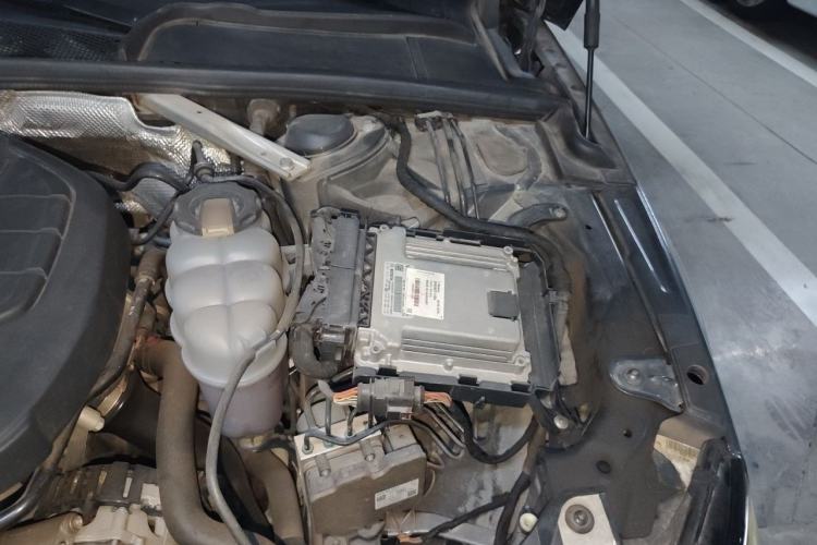 Used Audi A4L 2019 40 TFSI Fashion Edition China VI Emission Standard Engine Bay Left