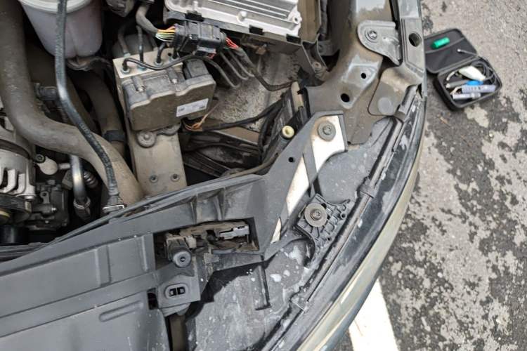 Used Audi A4L 2019 40 TFSI Fashion Edition China VI Emission Standard Engine Bay Left