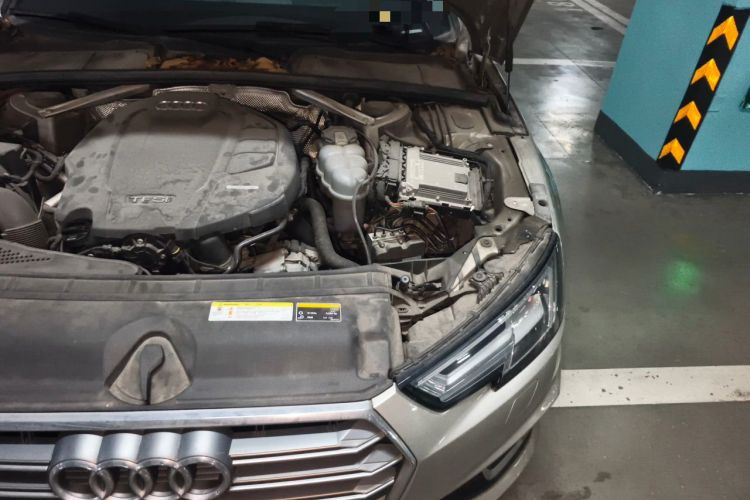 Used Audi A4L 2019 40 TFSI Fashion Edition China VI Emission Standard Engine Bay Left