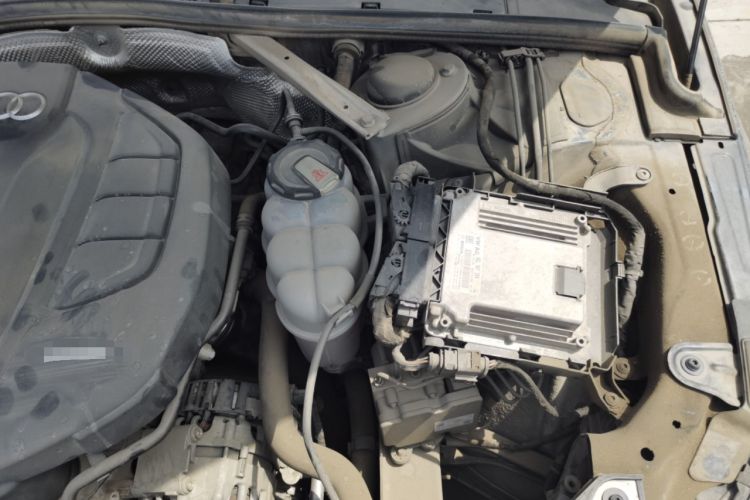 Used Audi A4L 2019 40 TFSI Fashion Edition China VI Emission Standard Engine Bay Left