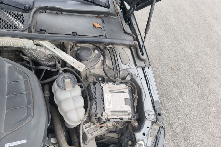 Used Audi A4L 2019 40 TFSI Fashion Edition China VI Emission Standard Engine Bay Left