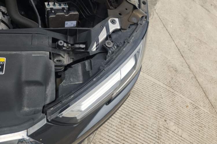 Used Audi A4L 2019 40 TFSI Ambition China VI Engine Bay Left