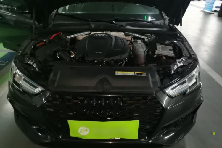 Used Audi A4L 2019 40 TFSI Fashion Edition China VI Emission Standard Engine Bay