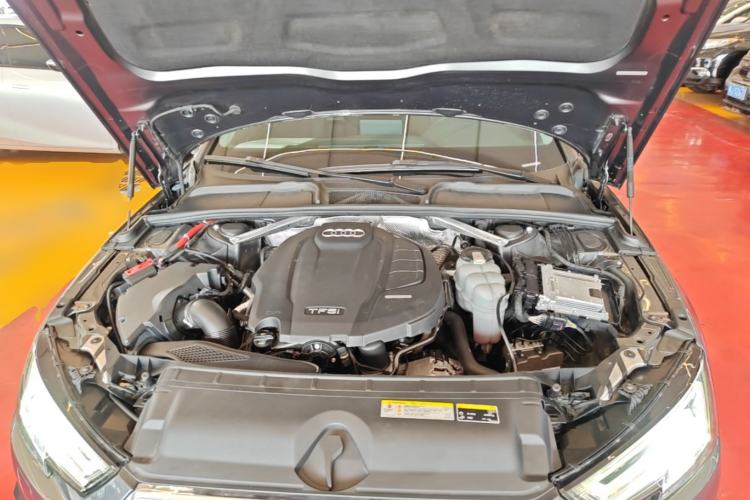 Used Audi A4L 2019 40 TFSI Ambition China VI Engine Bay