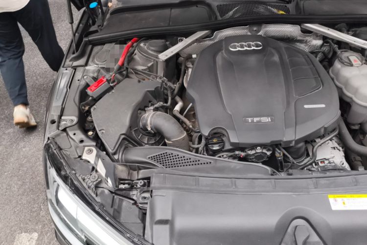 Used Audi A4L 2019 40 TFSI Fashion Edition China VI Emission Standard Engine Bay Right