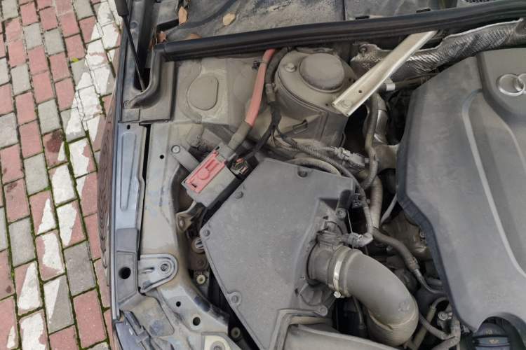 Used Audi A4L 2019 40 TFSI Ambition China VI Engine Bay Right