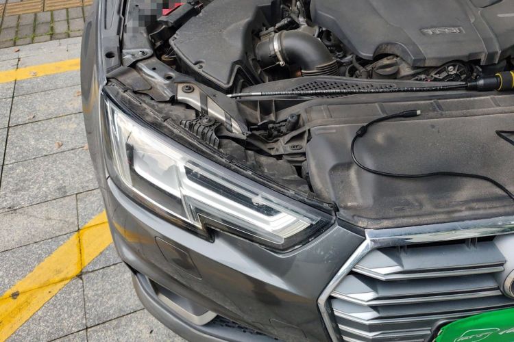 Used Audi A4L 2019 40 TFSI Fashion Edition China VI Emission Standard Engine Bay Right