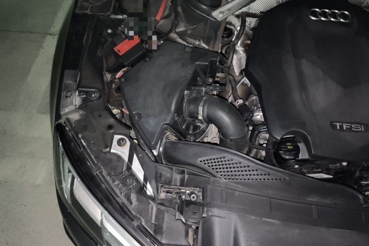 Used Audi A4L 2019 40 TFSI Fashion Edition China VI Emission Standard Engine Bay Right