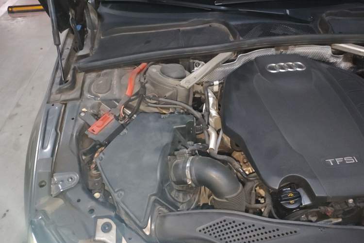 Used Audi A4L 2019 40 TFSI Fashion Edition China VI Emission Standard Engine Bay Right