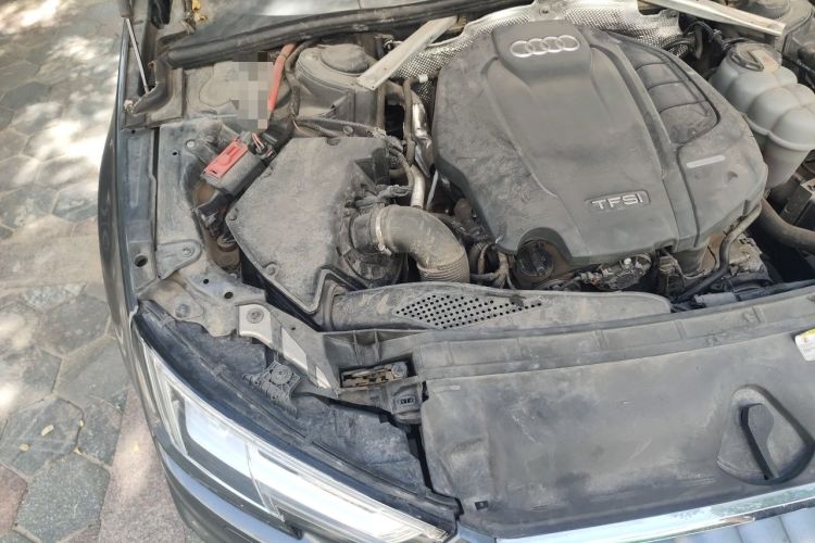 Used Audi A4L 2019 40 TFSI Fashion Edition China VI Emission Standard Engine Bay Right