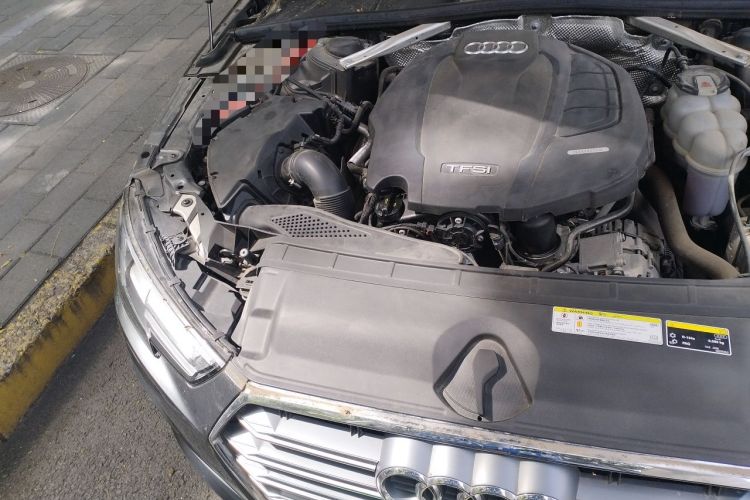 Used Audi A4L 2019 40 TFSI Fashion Edition China VI Emission Standard Engine Bay Right