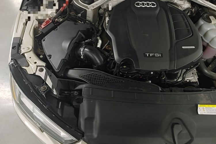 Used Audi A4L 2019 40 TFSI Fashion Edition China VI Emission Standard Engine Bay Right