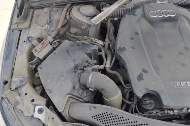 Used Audi A4L 2019 40 TFSI Fashion Edition China VI Emission Standard Engine Bay Right