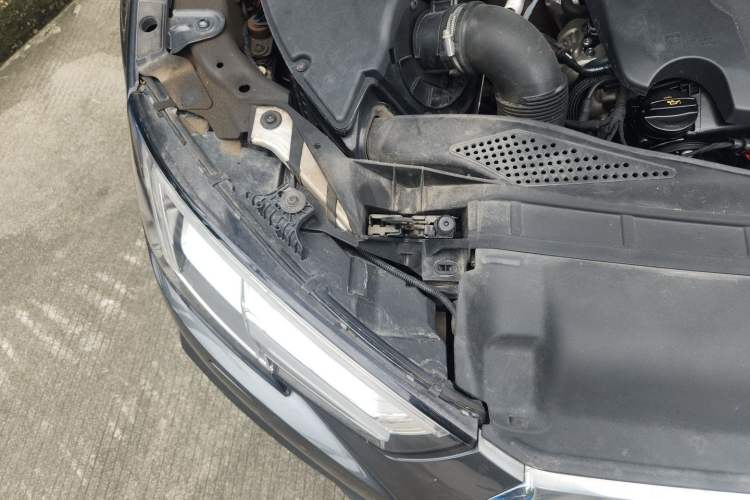 Used Audi A4L 2019 40 TFSI Ambition China VI Engine Bay Right