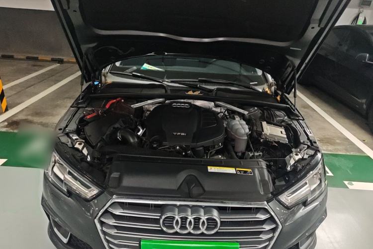 Used Audi A4L 2019 40 TFSI Fashion Edition China VI Emission Standard Engine Bay