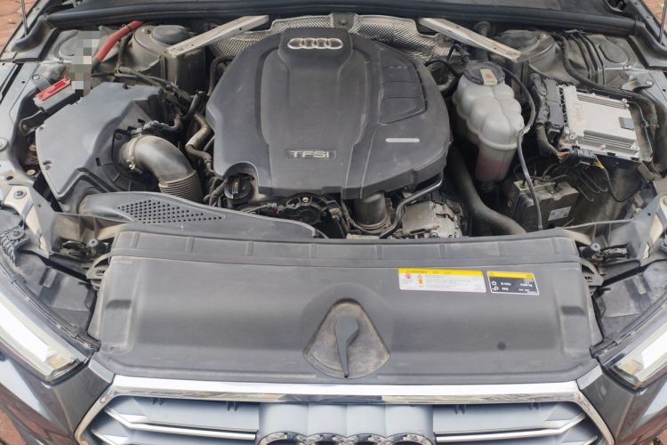Used Audi A4L 2019 40 TFSI Fashion Edition China VI Emission Standard Engine Bay