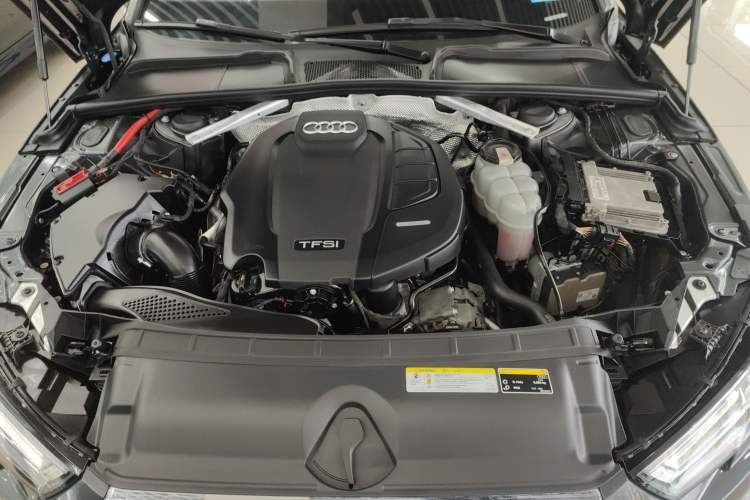 Used Audi A4L 2019 40 TFSI Ambition China VI Engine Bay