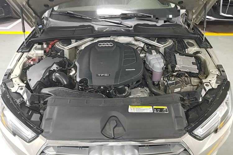 Used Audi A4L 2019 40 TFSI Fashion Edition China VI Emission Standard Engine Bay