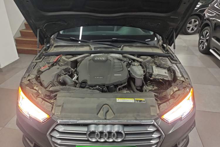 Used Audi A4L 2019 40 TFSI Fashion Edition China VI Emission Standard Engine Bay