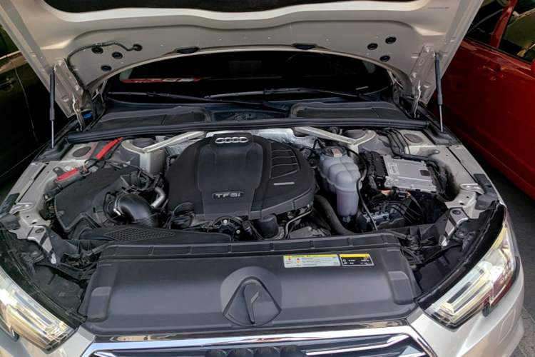 Used Audi A4L 2019 40 TFSI Ambition China VI Engine Bay