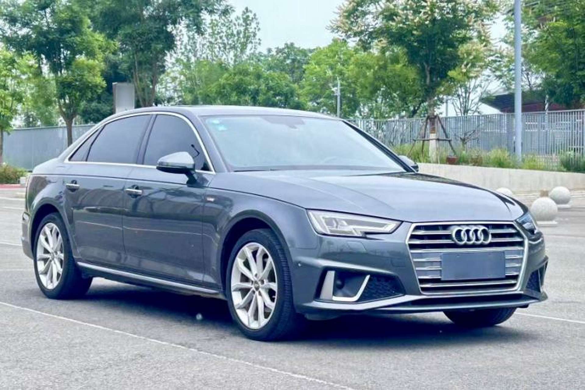 Used Audi A4L 2019 40 TFSI Fashion Edition China VI Emission Standard Exterior 12