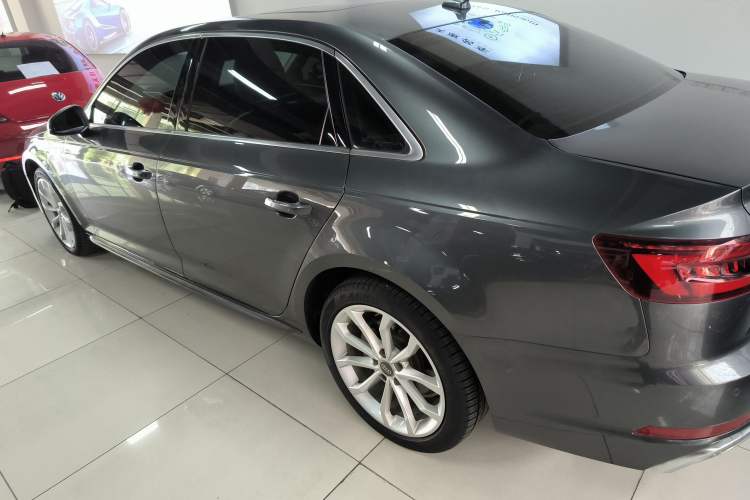 Used Audi A4L 2019 40 TFSI Fashion Edition China VI Emission Standard Exterior 3