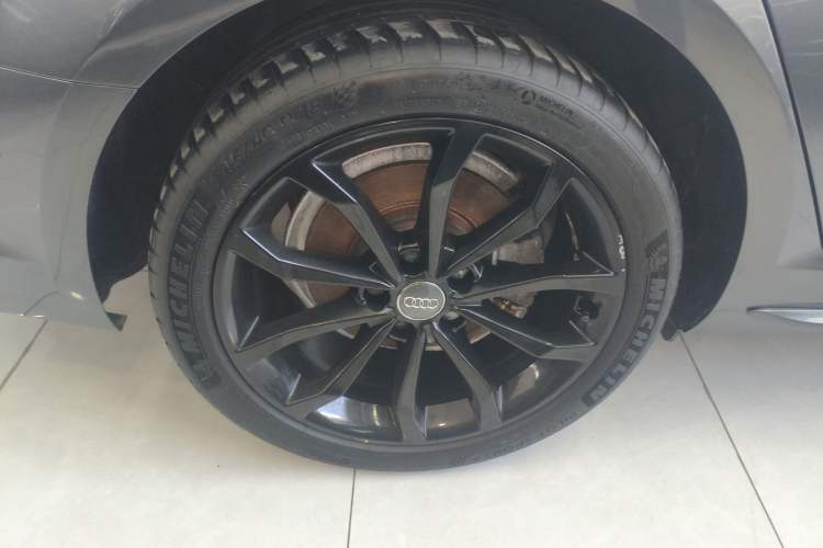 Used Audi A4L 2019 40 TFSI Fashion Edition China VI Emission Standard Exterior 5