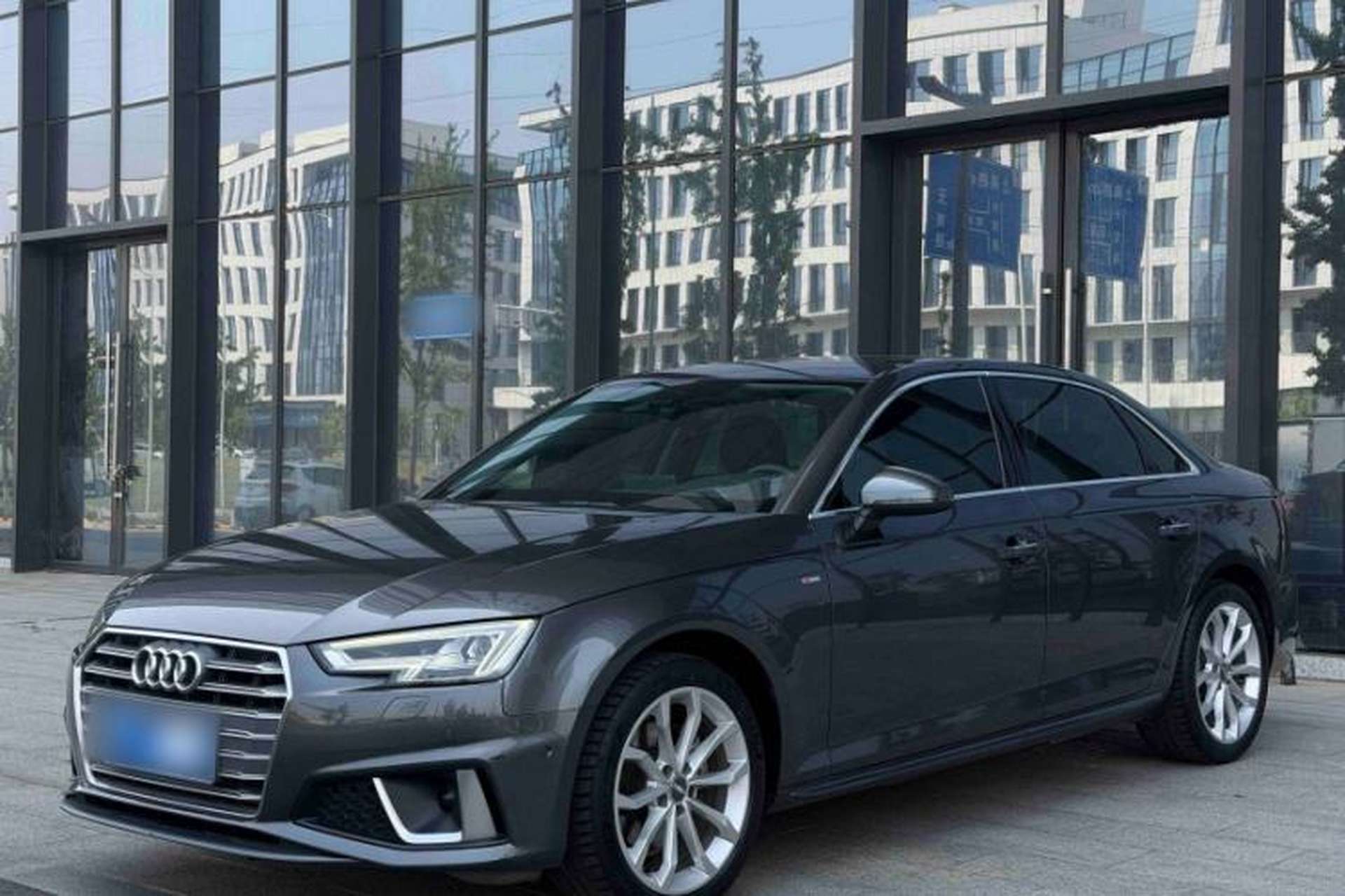 Used Audi A4L 2019 40 TFSI Fashion Edition China VI Emission Standard Front Left 45 Deg
