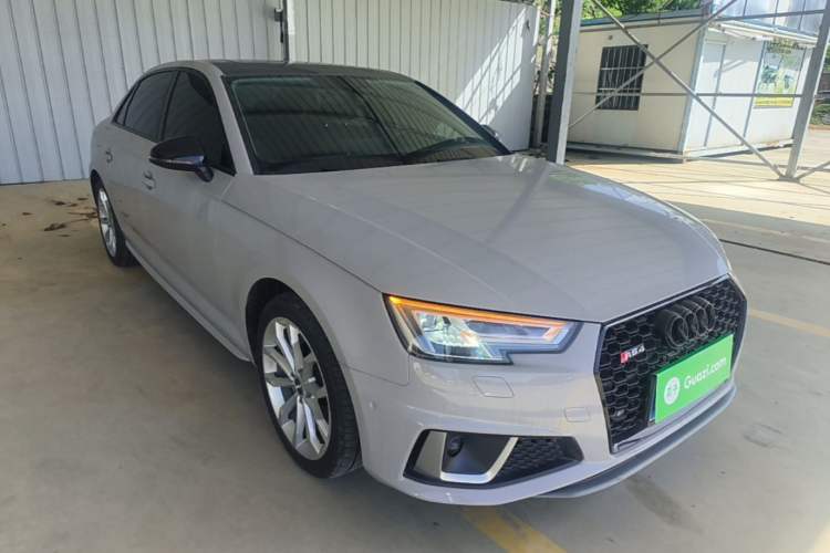 Used Audi A4L 2019 40 TFSI Fashion Edition China VI Emission Standard Front Right 45 Deg
