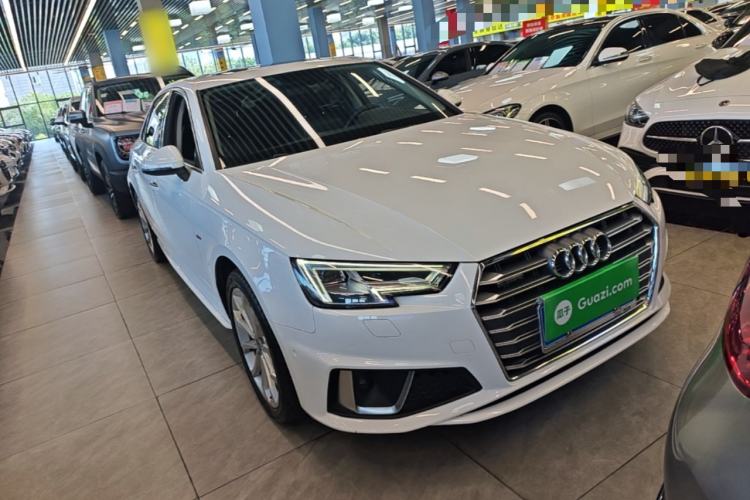 Used Audi A4L 2019 40 TFSI Fashion Edition China VI Emission Standard Front Right 45 Deg