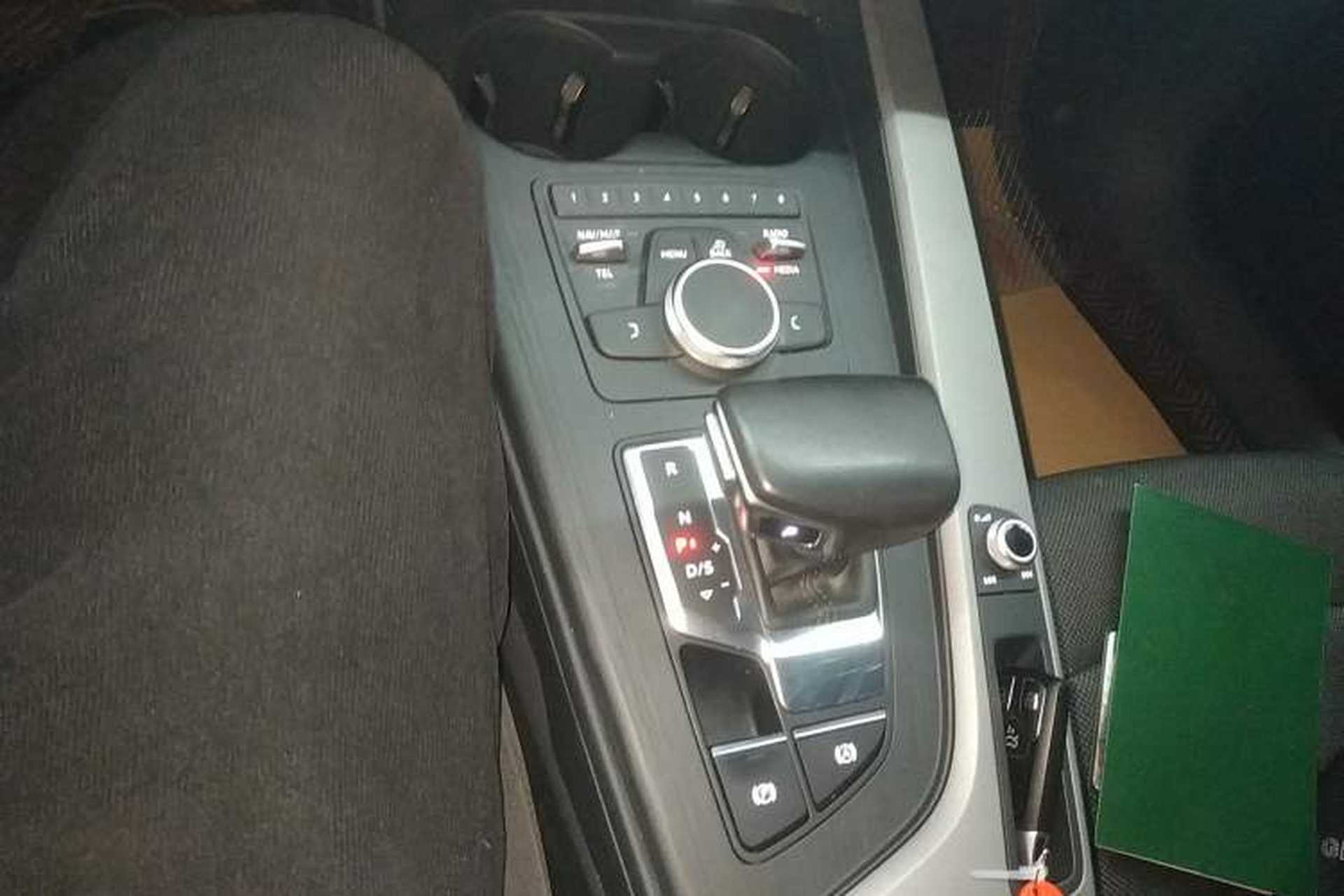 Used Audi A4L 2019 40 TFSI Ambition China VI Gear Lever